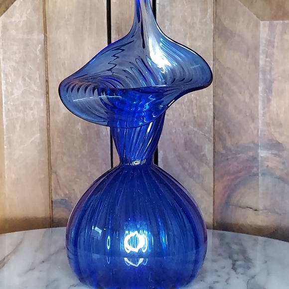 Jack-in-the-Pulpit Vase - Picture 5 of 14